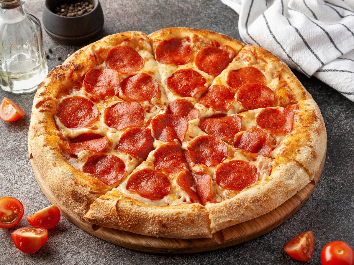 я хочу половину от четырех пицц пепперони хорошая фото 4